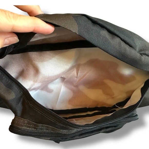 PINK Victoria's Secret Camouflage belt Bag Fanny pack - Picture 2 of 6